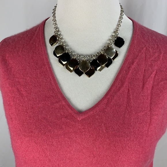 100% Cashmere V-Neck Sleeveless Sweater - Picture 2 of 5